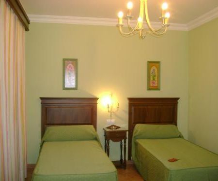 Santa Cruz Hotell Los Palacios Y Villafranca Eksteriør bilde